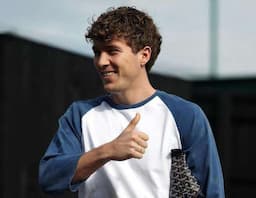 Curi Perhatian, Momen Ole Romeny Beri Kejutan Kado Natal ke Akademi Sepakbola Bareng Oxford United