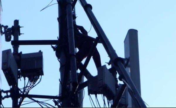 Duh! Dimarahi Guru, Pelajar SD di Bandung Nekat Coba Bunuh Diri Naik Menara 25 Meter