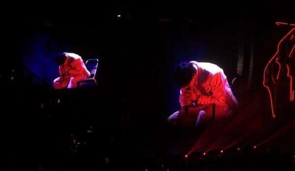 Bangchan Stray Kids Buka Baju saat Bawakan Lagu Railway, Fans Heboh