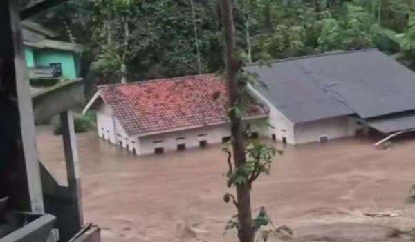 Hujan Deras di Bandung Raya: Cipatat Banjir, 200 Jiwa Terdampak