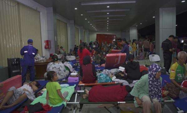 Banjir Terjang Bekasi, 600 Warga Mengungsi di Gudang Logistik BNPB Jatiasih