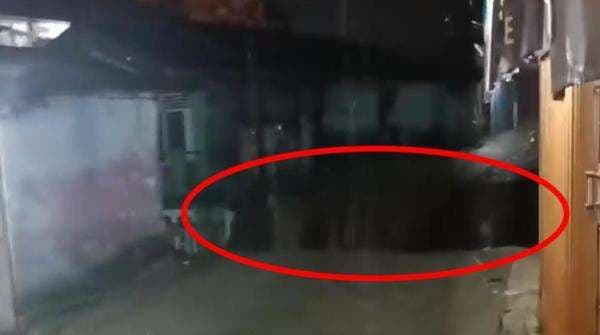 Hujan Deras, Rumah Warga di Cisarua Bogor Banjir dan Jembatan Putus