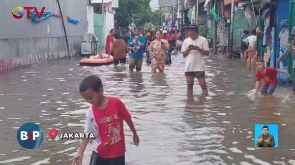 Banjir Rendam Pemukiman di Semper Barat, Warga Terpaksa Mengungsi