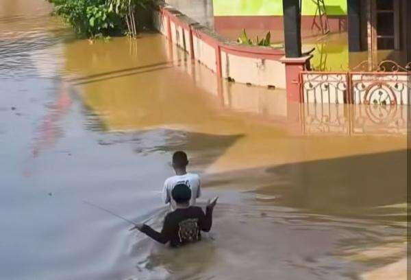 Luapan Kali Angke Sebabkan Banjir di Pamulang dan Sekitarnya