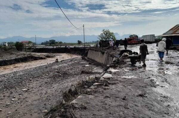 Banjir Bandang Terjang Agam dan Padang Panjang, Puluhan Rumah Warga Terdampak