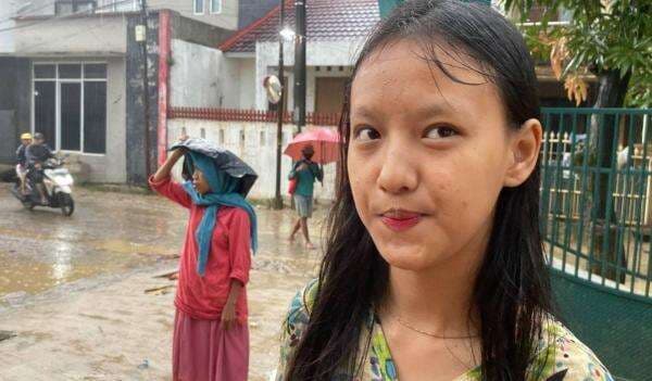 Nestapa Korban Banjir Bekasi: Pasokan Air dan Listrik Mati Sudah 3 Hari Nestapa Korban Banjir Bekasi: Pasokan Air dan Listrik Mati Sudah 3 Hari