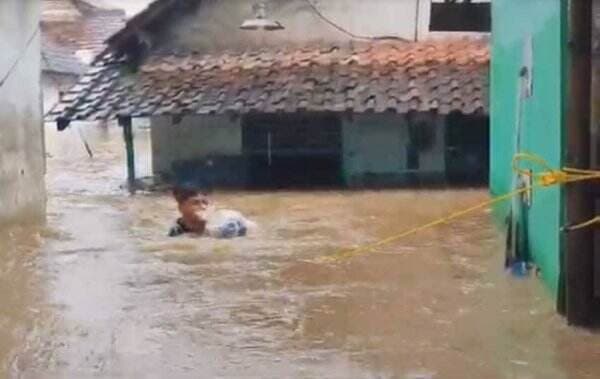 Banjir Pasuruan Renggut 2 Jiwa, Balita Terseret Arus dan Pria Tersengat Listrik