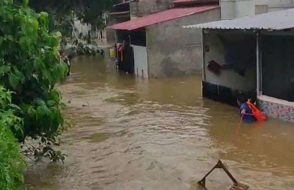 Diguyur Hujan Deras, Depok Dikepung Banjir hingga Setinggi 1 Meter