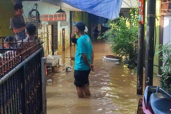 51 RT di Jakarta Banjir Imbas Hujan-Luapan Kali Ciliwung, Ketinggian Capai 3 Meter