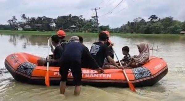 Diguyur Hujan Deras, 5 Kecamatan di Pandeglang Diterjang Banjir 2,5 Meter