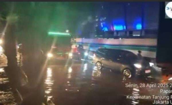 Banjir Rob Kembali Terjang Pesisir Utara Jakarta Malam Ini