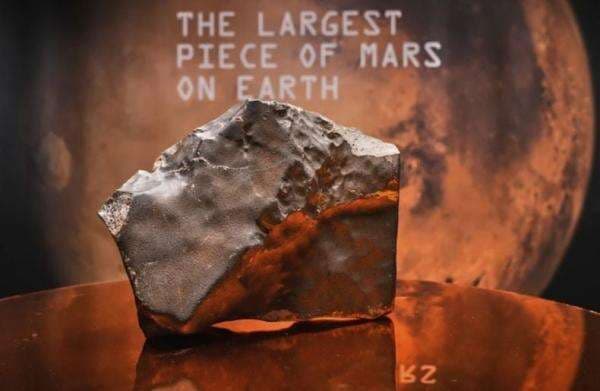 Wow, Meteorit dari Mars Terjual Rp86,5 Miliar dalam Lelang di New York