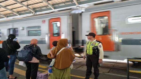 Libur Panjang Waisak 2025, KAI Daop 6 Siapkan 82.080 Tempat Duduk KA Jarak Jauh Libur Panjang Waisak 2025, KAI Daop 6 Siapkan 82.080 Tempat Duduk KA Jarak Jauh