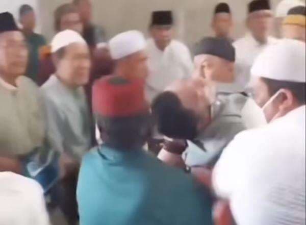 Detik-Detik Ustaz Yahya Waloni Meninggal Dunia Saat Khutbah Jumat di Masjid Darul Falah Makassar