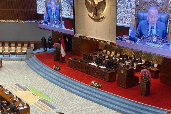 Paripurna DPR Sepakat Polri di Bawah Presiden, Bukan Kementerian!