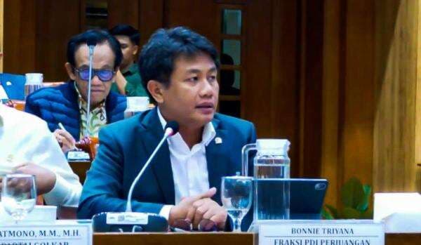 DPR: 4,1 Juta Anak Tak Sekolah, Perbanyak Program Beasiswa!