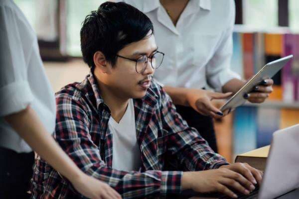 Digital Native, Diproyeksikan Gen Z Kerjakan Tugas 100 Pakai AI Pada 2030