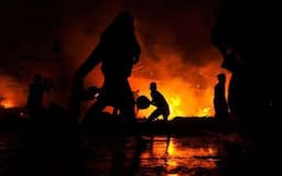 Kebakaran Landa Permukiman Padat di Medan, 10 Rumah Hangus 1 Orang Terluka