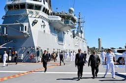 Momen Prabowo dan PM Albanese Tinjau Kapal Perang Canggih HMAS Canberra