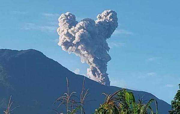 Gunung Marapi di Kabupaten Agam Meletus, Tinggi Kolom Abu Capai 1000 Meter
