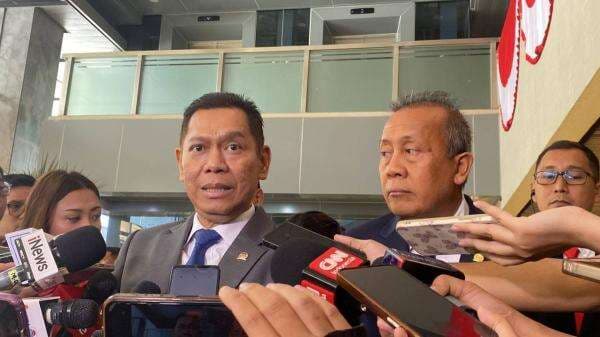 Dinonaktifkan Golkar, Siapa Pengganti Adies Kadir sebagai Wakil Ketua DPR ?