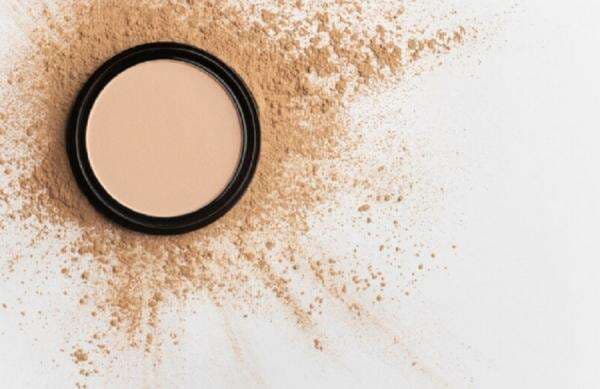5 Cara agar Bedak Tidak Luntur Kena Keringat