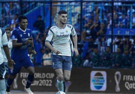 Biodata dan Agama Nick Kuipers, Batu Karang Pertahanan Persib Bandung