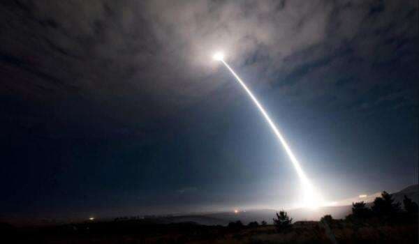 Amerika Tembakkan Rudal Antarbenua Minuteman III ke Pasifik tanpa Nuklir