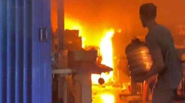 Kebakaran Toko Peralatan Mesin Jahit di Jalan Sulawesi Makassar, Satu Terjebak