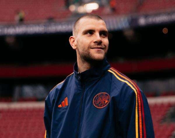 Resmi Gabung Ajax Amsterdam, Maarten Paes Pamer Julukan Tembok