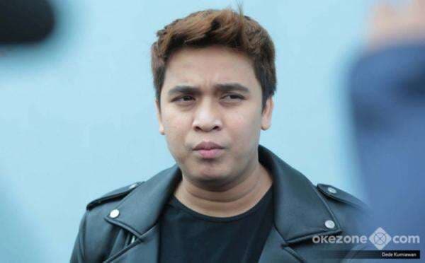 Billy Syahputra Ziarah ke Makam Olga, Siap Laksanakan Nazar Ini
