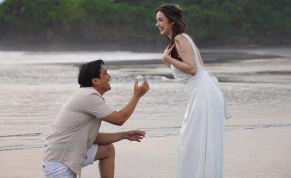 Vika Kolesnaya Kenakan Gaun Rancangan Ivan Gunawan di Hari Pernikahan