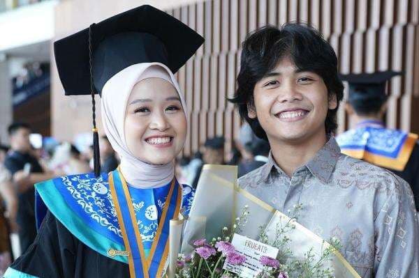 Sempat Menunda, Bintang Emon Umumkan Kehamilan Pertama Sang Istri