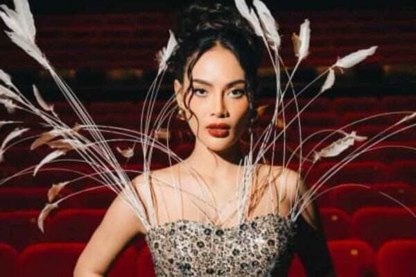 Biodata Erika Carlina, Pemeran Ningsih di Film Pabrik Gula yang Bikin Salfok Penonton! Biodata Erika Carlina, Pemeran Ningsih di Film Pabrik Gula yang Bikin Salfok Penonton!