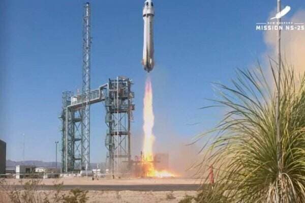 Blue Origin Sukses Terbangkan Turis ke Luar Angkasa setelah Lama Vakum