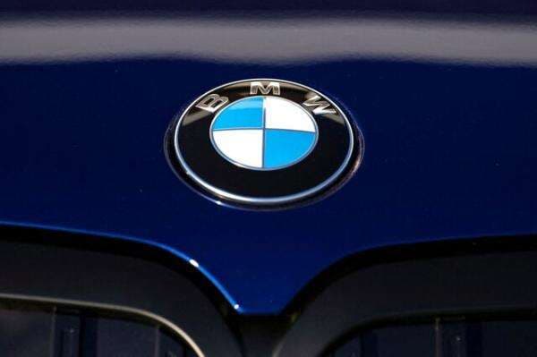 Apa Arti Logo BMW yang Khas dengan Warna Putih Biru?