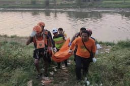Bocah 7 Tahun yang Terseret Arus di Sungai Ciliwung Ditemukan Tak Bernyawa