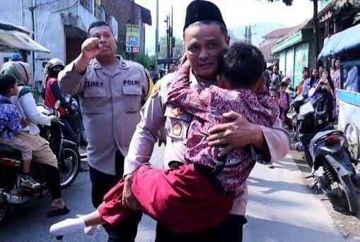 Dimarahi Guru, Siswa SD di Bandung Coba Bunuh Diri Naik Tower Setinggi 25 Meter