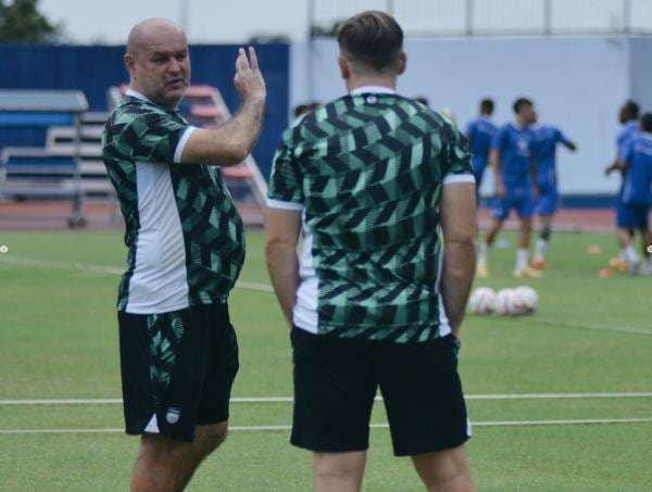 Libur Lebaran, Bojan Hodak Peringati Pemain Persib Bandung untuk Jaga Berat Badan