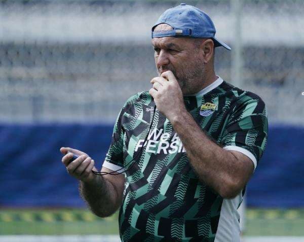 Persib Bandung Diunggulkan dalam Perebutan Gelar Liga 1 2024-2025, Bojan Hodak Bilang Begini