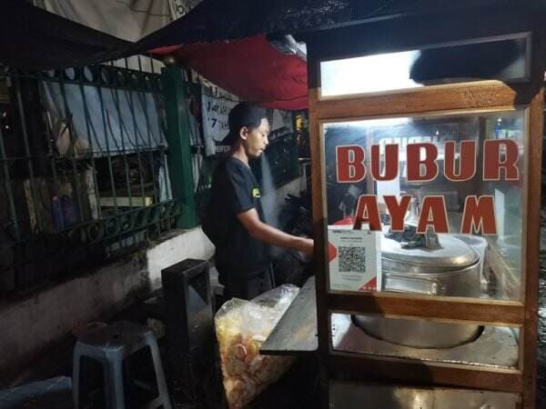 Era Digital, Tukang Bubur Ayam di Gondangdia Kini Gunakan QRIS BRI untuk Mudahkan Transaksi