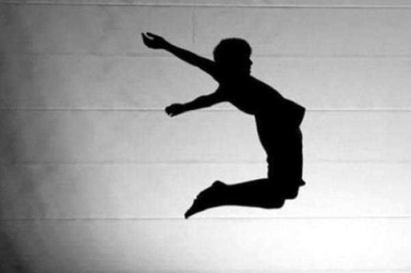 RK Tewas Lompat dari Atas Gedung BI, Diduga Bunuh Diri RK Tewas Lompat dari Atas Gedung BI, Diduga Bunuh Diri