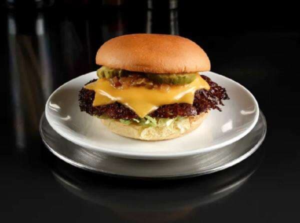 Viral! Penampakan Burger yang Dijual Miliarder Elon Musk, Harganya Rp200 Ribuan