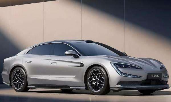 Yangwang U7 Meluncur di China, Sedan Listrik Mewah dengan Tenaga Besar dan Fitur Canggih