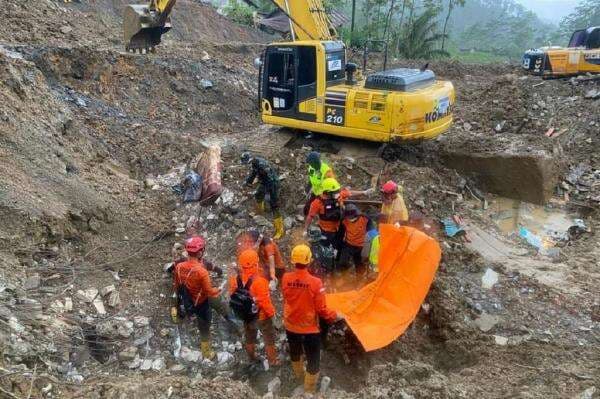 Pencarian 16 Korban Longsor Banjarnegara, 23 Ekskavator Dikerahkan