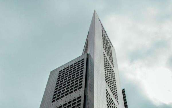 Kisah Pembangunan Kita di Tahun 2025: Mencakar Langit, Menguji Fondasi