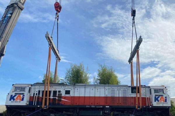7 Lokomotif dari Sumatera ke Jawa Siap Perkuat Layanan Kereta Selama Libur Nataru