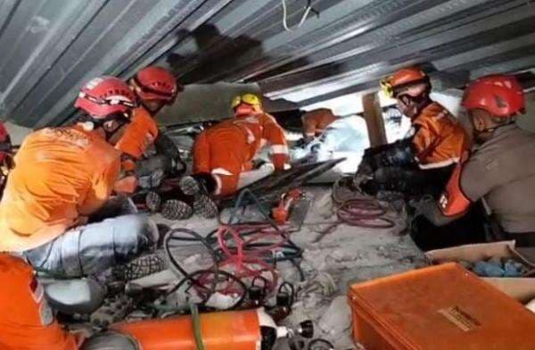 Musala Ponpes Al Khoziny Ambruk, 38 Santri Diduga Masih Terjebak Reruntuhan