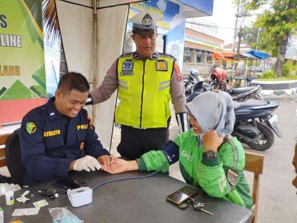Sambut Hari Bhayangkara Ke 79, Polres Pemalang Buka Layanan Kesehatan Gratis Khusus Pengemudi Ojol
