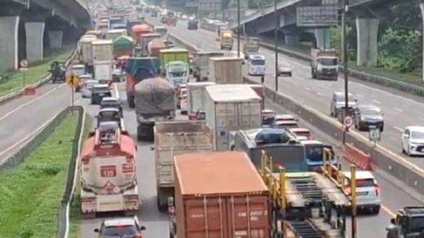 Libur Isra Mikraj, Tol Jakarta-Cikampek dan MBZ Macet Parah hingga 5 Km